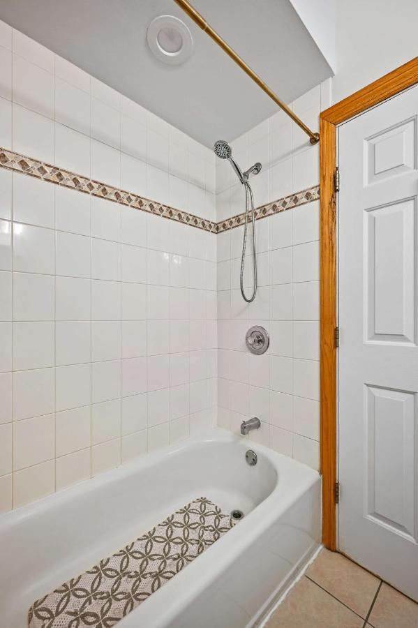 2 Bed Apt W/ Office, Free Parking, Near Wrigley Chicago Kültér fotó